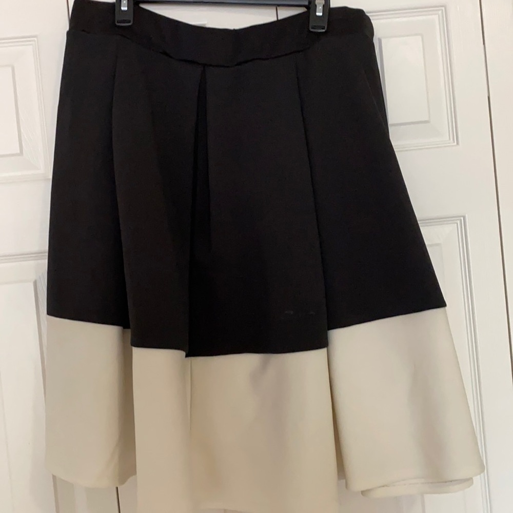 Skirt black and white